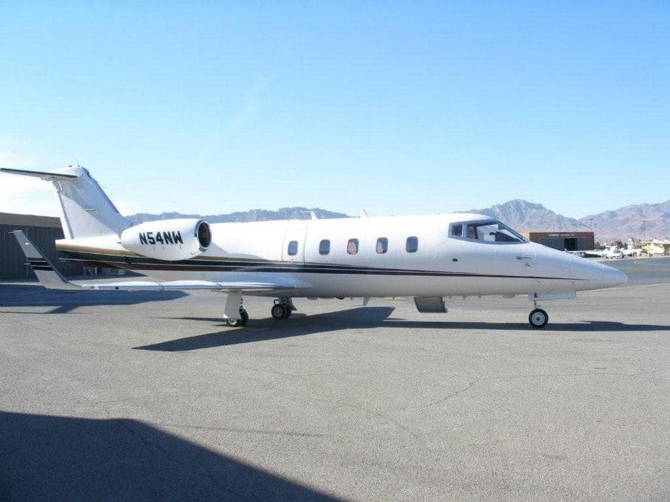 Learjet 55 N54NW