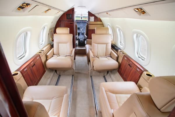 Learjet 55 N551RA