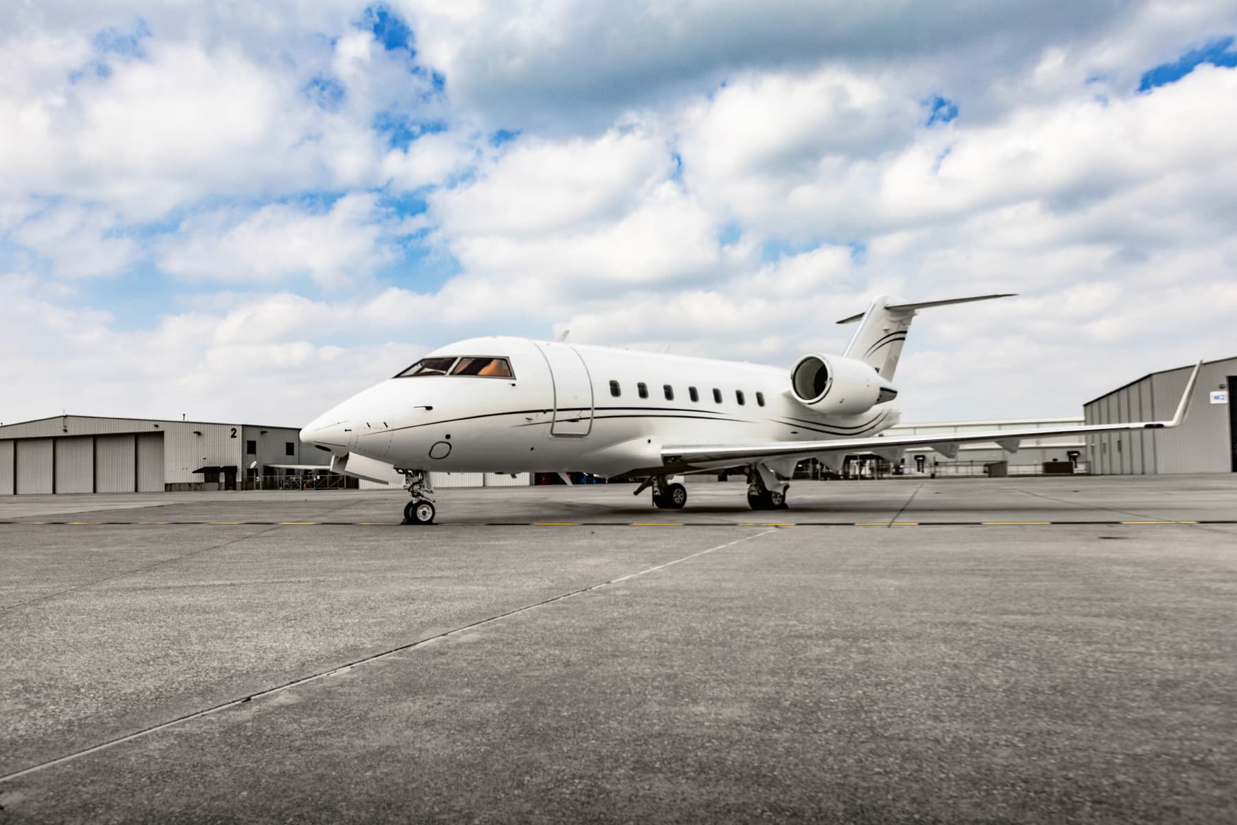 Challenger 604 N556CS