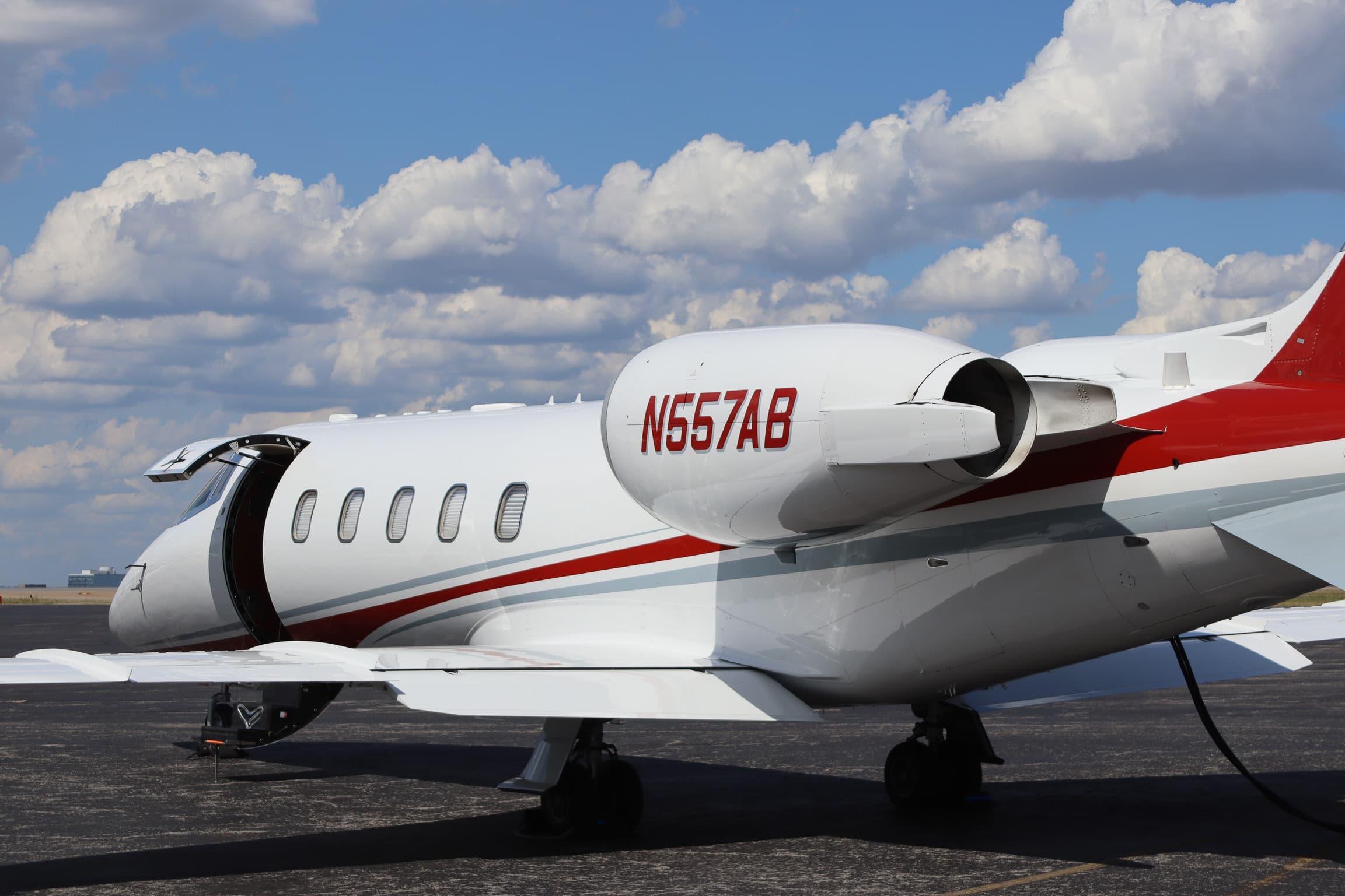 Learjet 60 N557AB