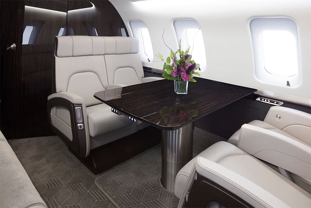 Challenger 650 N562RT