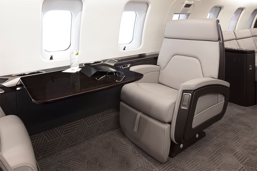 Challenger 650 N562RT