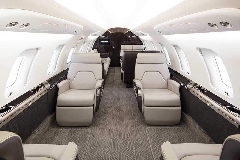 Challenger 650 N562RT