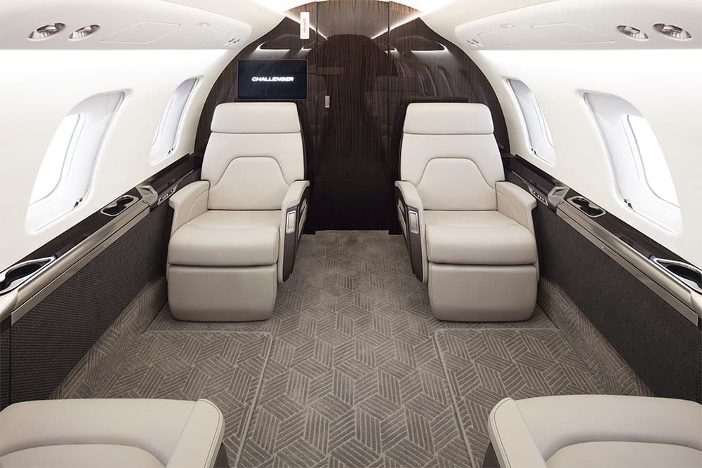 Challenger 650 N562RT