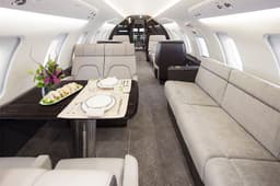 Challenger 650 N562RT