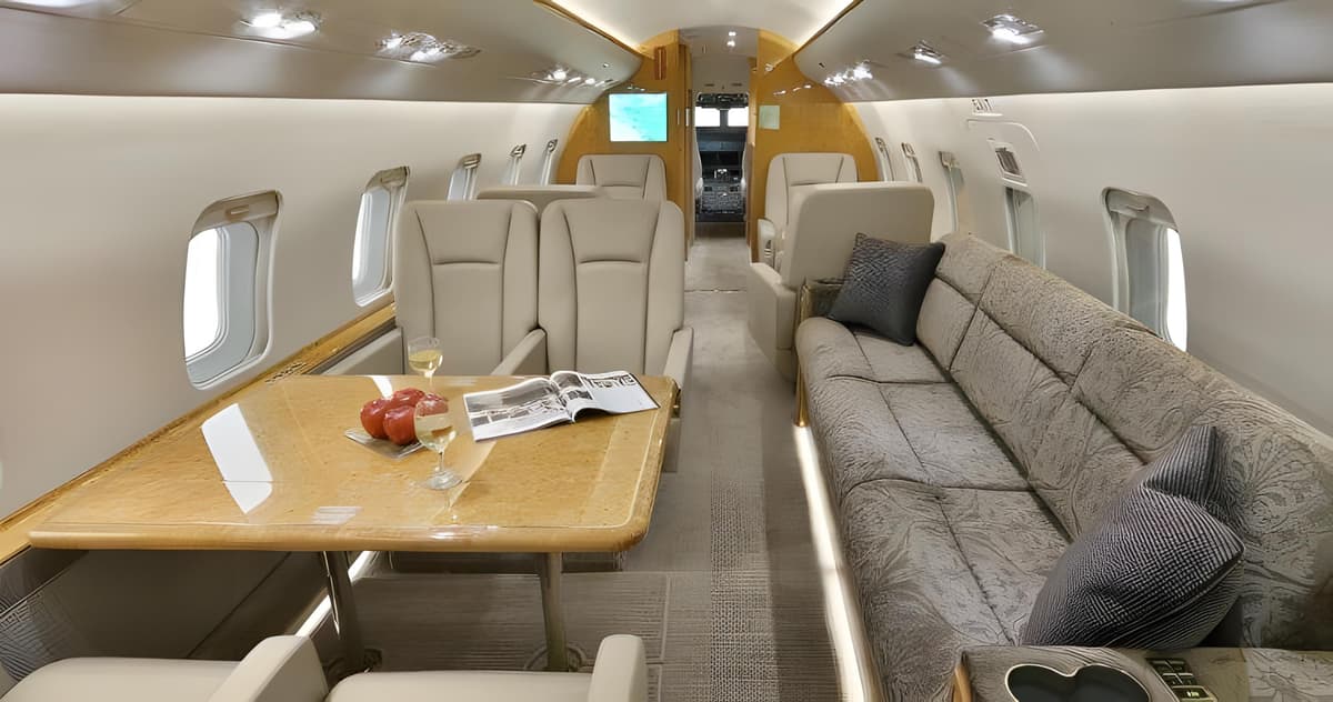 Challenger 604 N575AG
