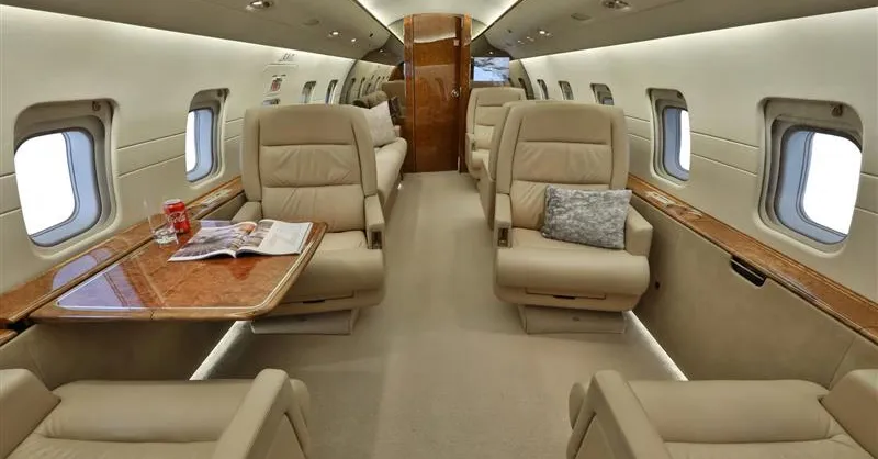 Challenger 604 N579RS