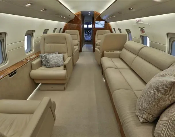 Challenger 604 N579RS