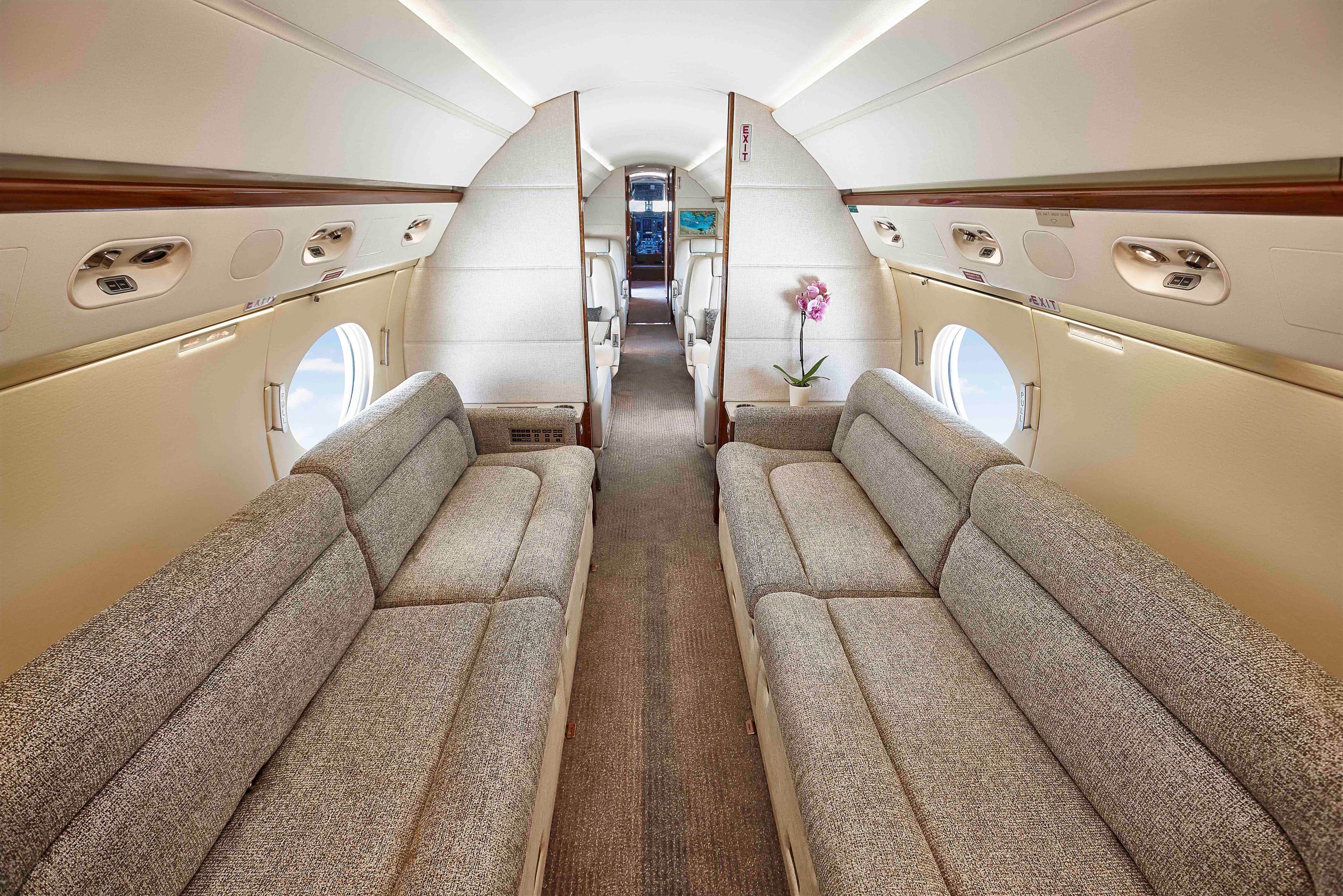 Gulfstream V N585D