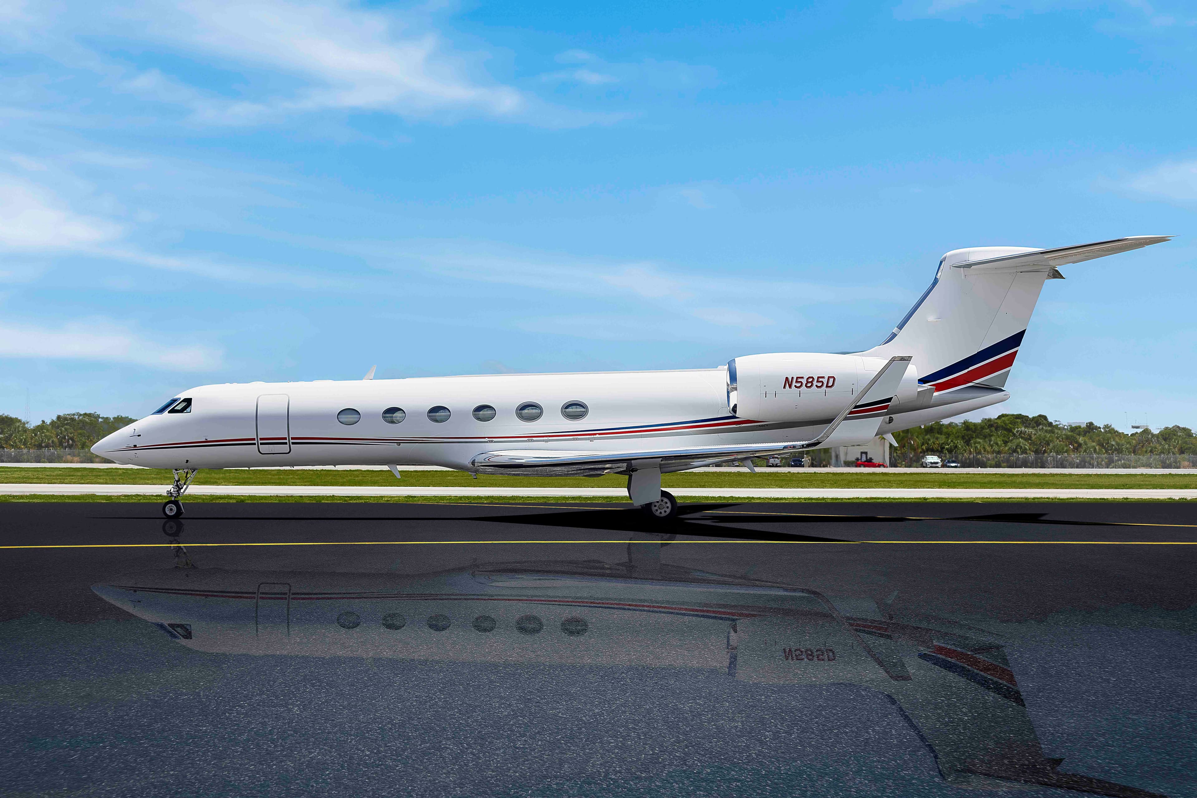 Gulfstream V N585D