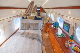 Gulfstream V N588AT