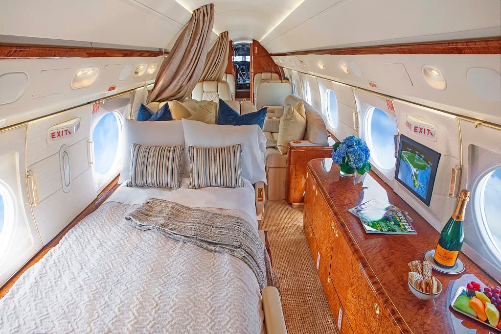 Gulfstream V N588AT