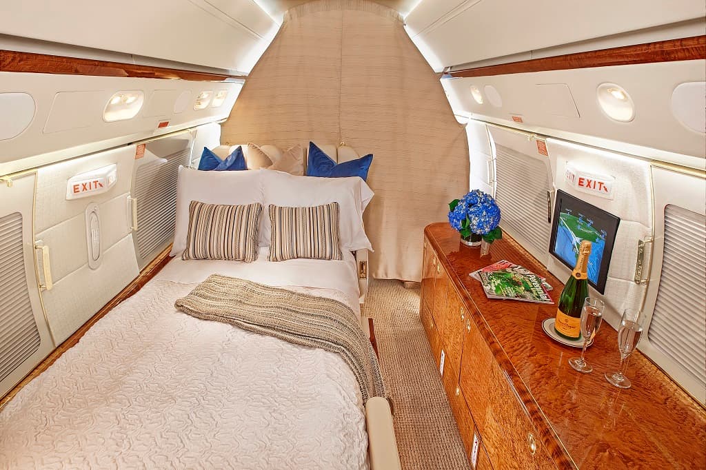 Gulfstream V N588AT
