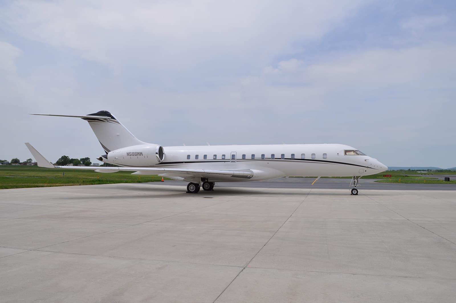 Global 6000 N588MM