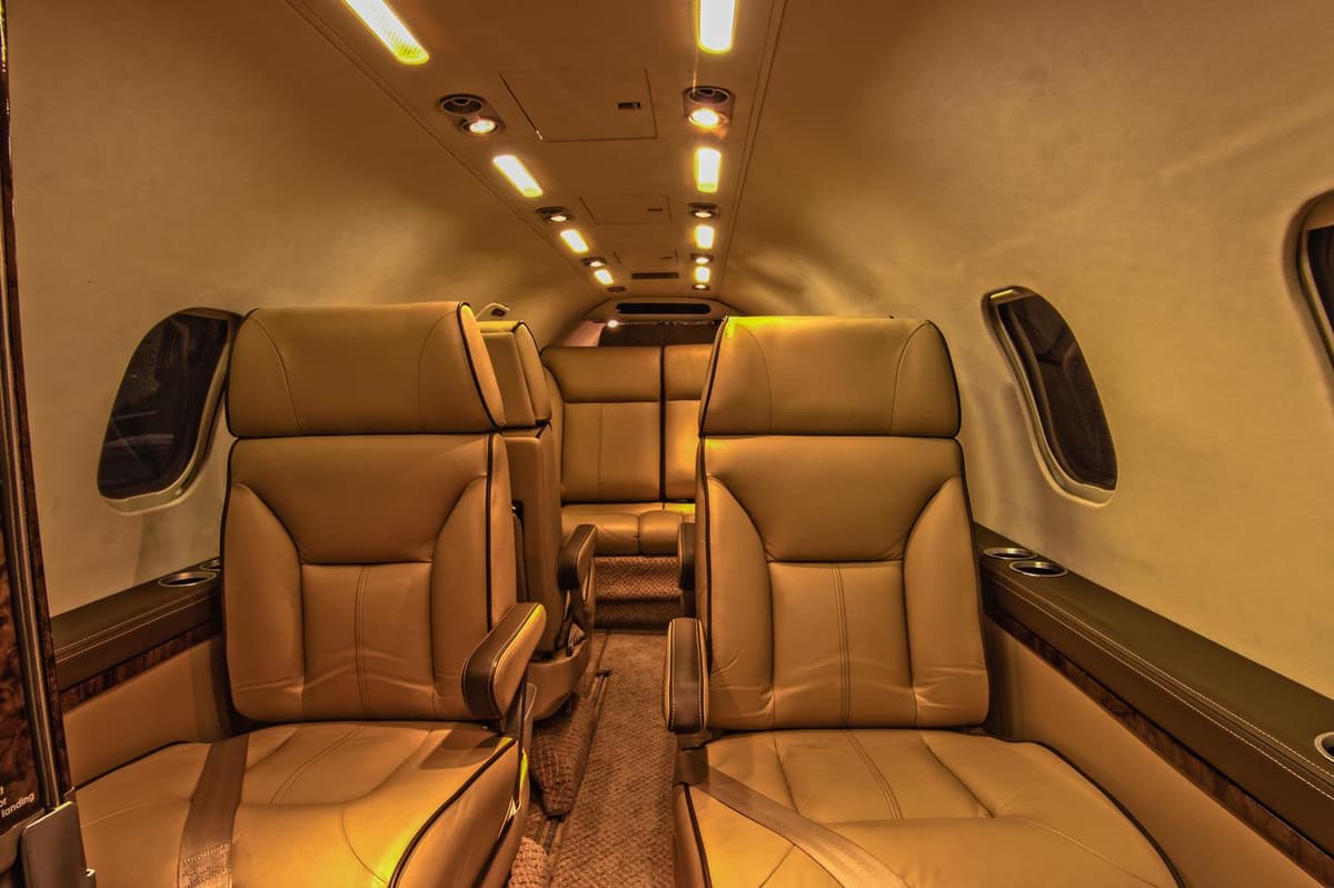 Learjet 35A N595BA
