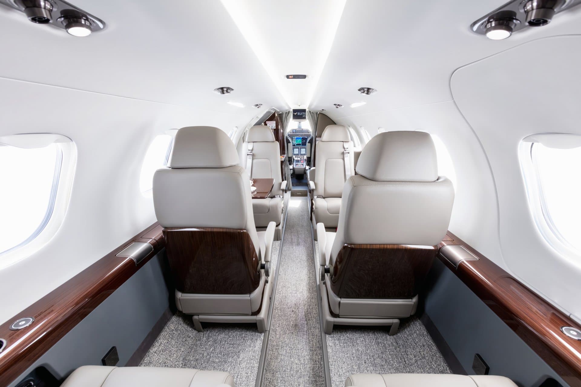 Embraer Phenom 300 N5A