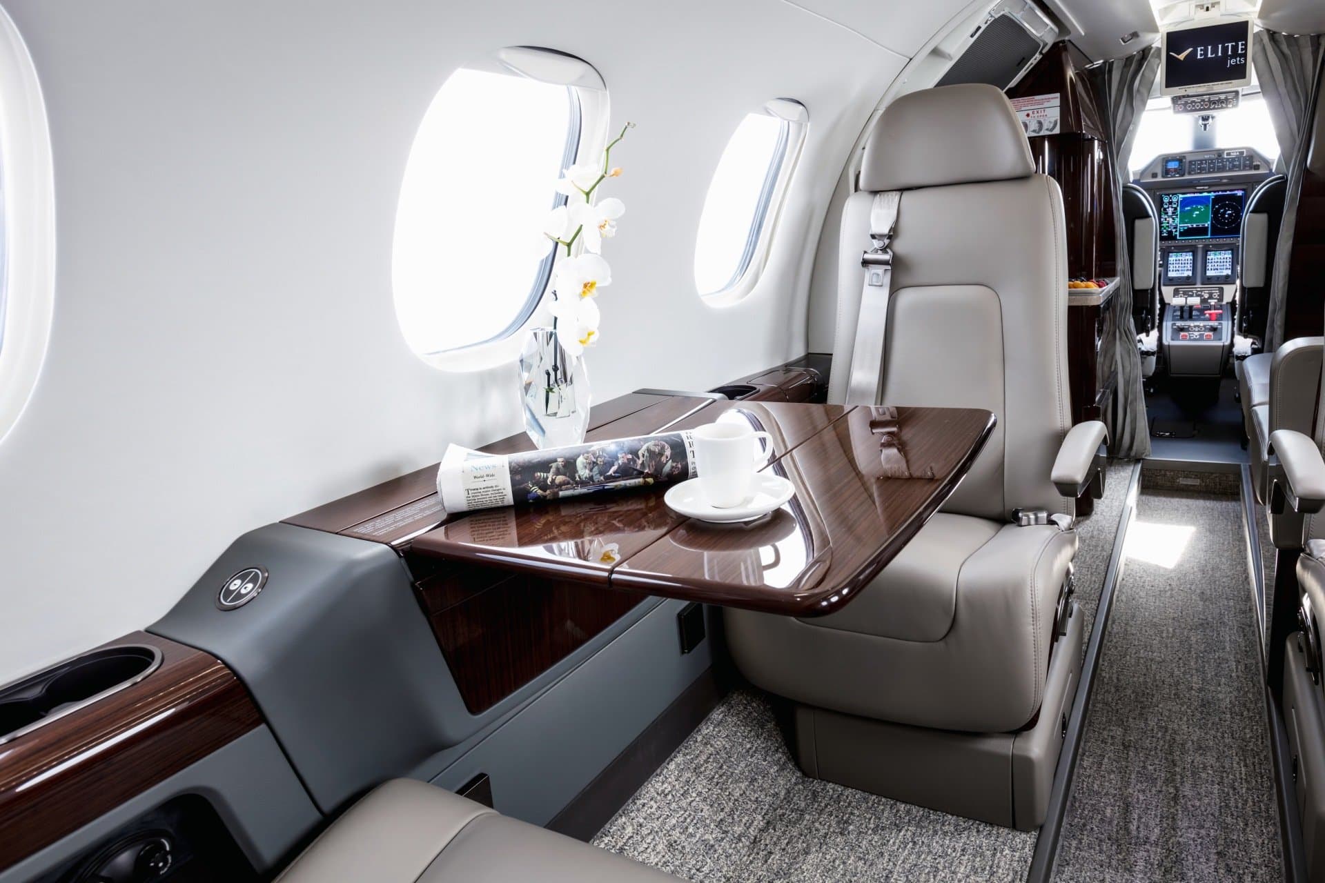 Embraer Phenom 300 N5A