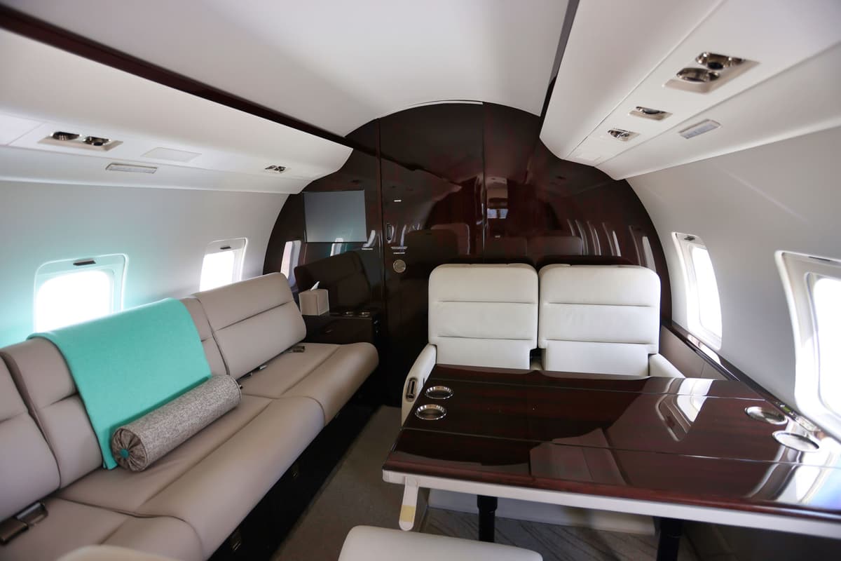 Challenger 604 N604AL