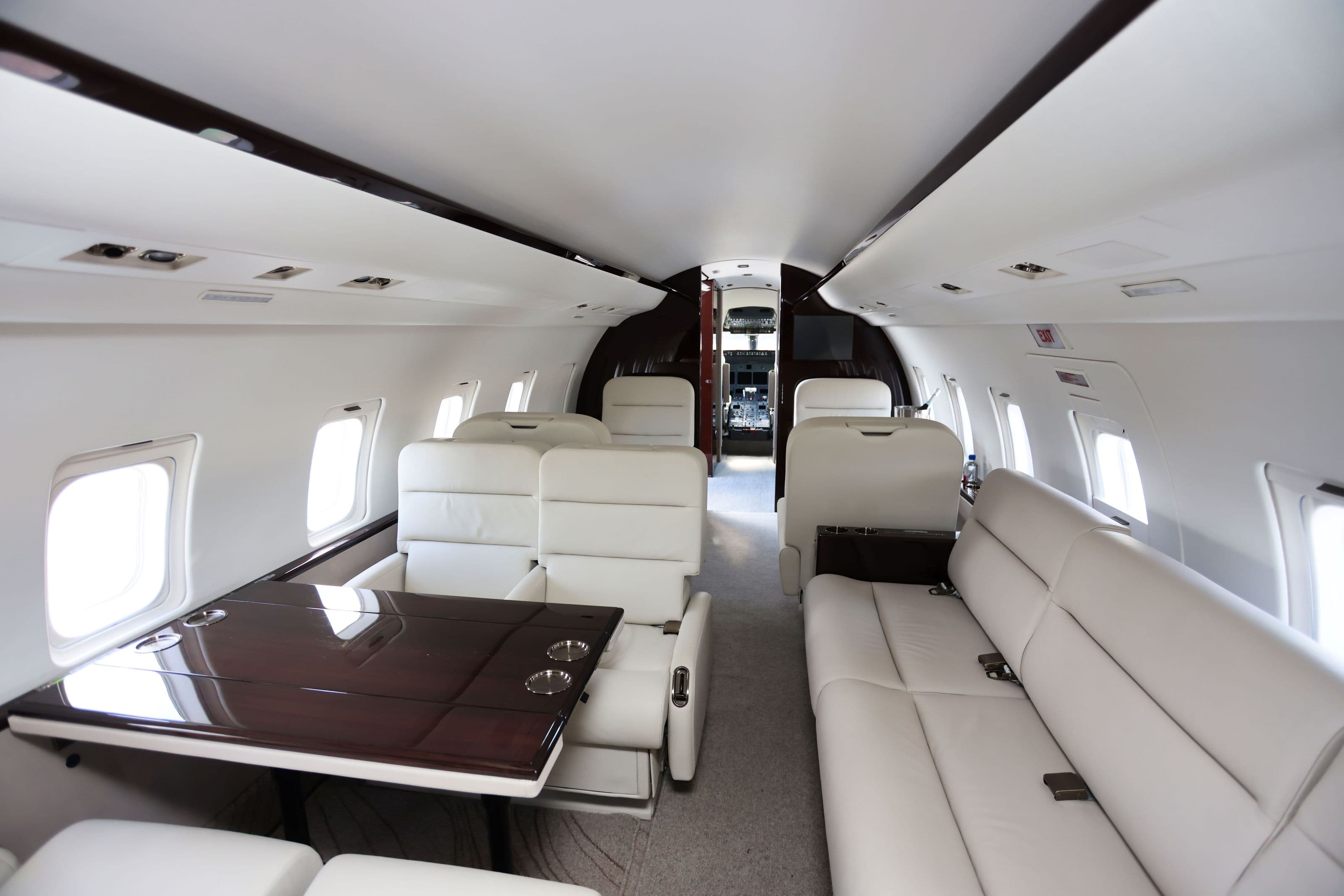 Challenger 604 N604AL