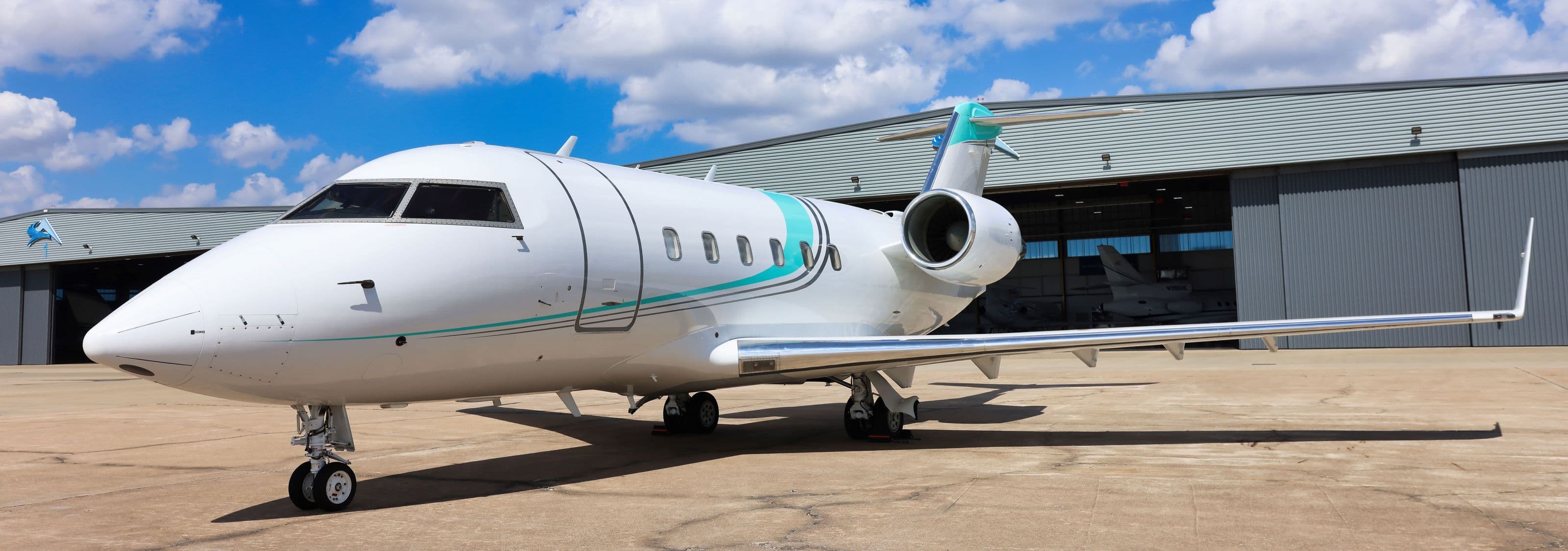 Challenger 604 N604AL
