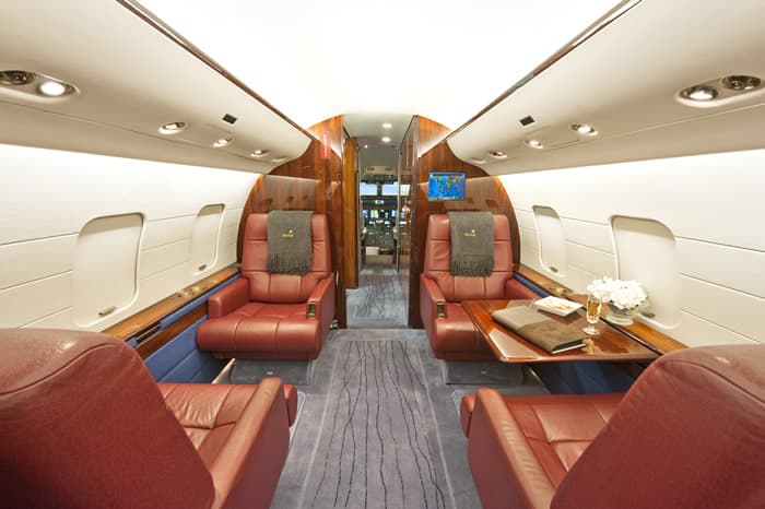 Challenger 604 N604AV