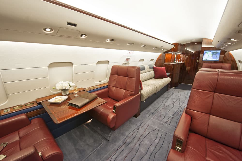 Challenger 604 N604AV