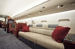 Challenger 604 N604AV