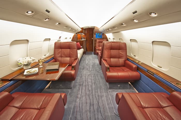 Challenger 604 N604AV