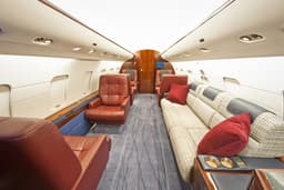 Challenger 604 N604AV