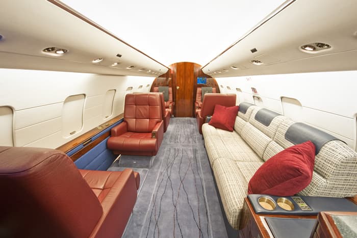 Challenger 604 N604AV