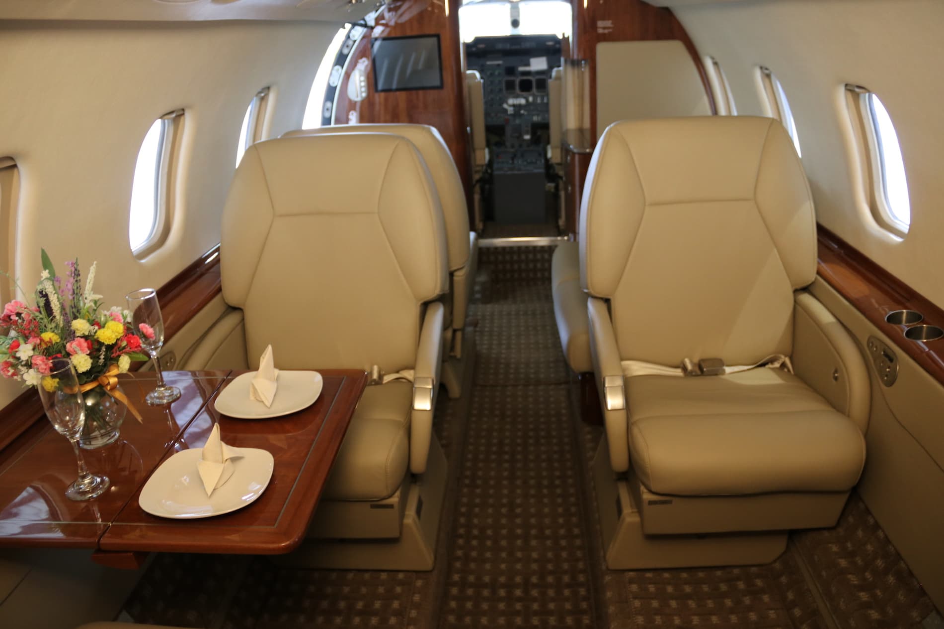 Learjet 60 N604BK