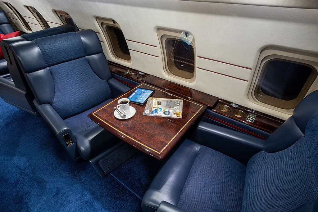 Challenger 604 N604PW