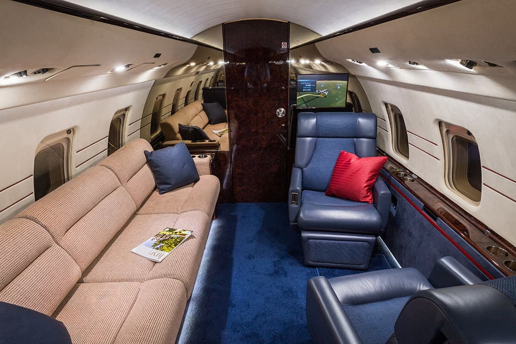Challenger 604 N604PW