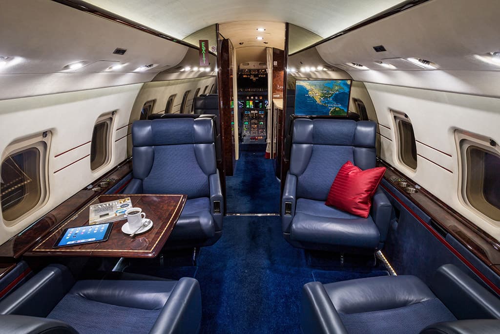 Challenger 604 N604PW