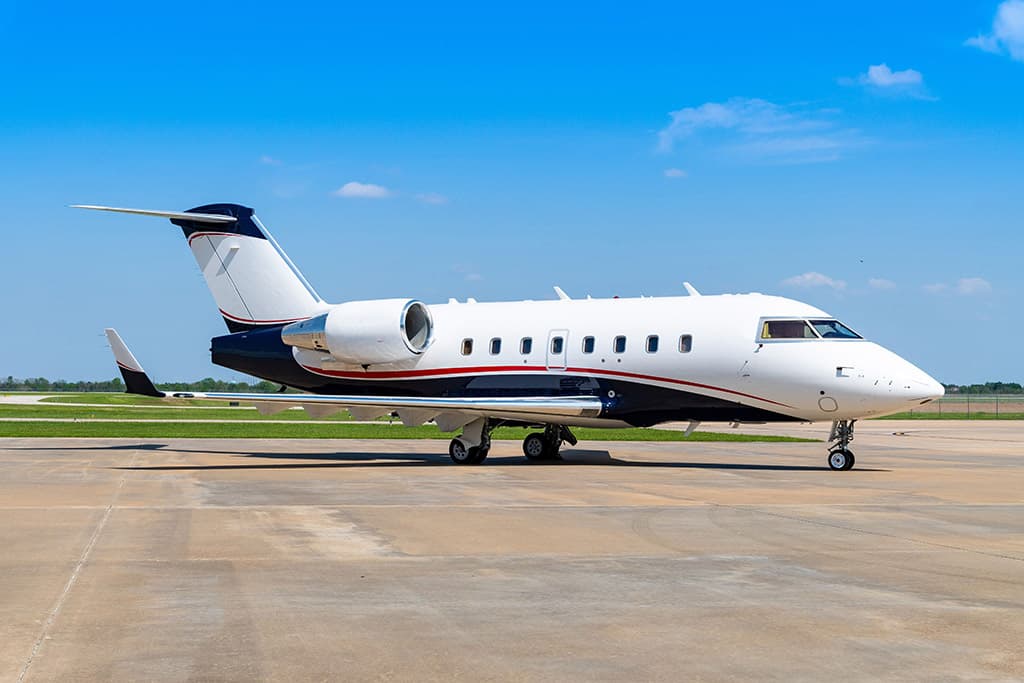 Challenger 604 N604PW
