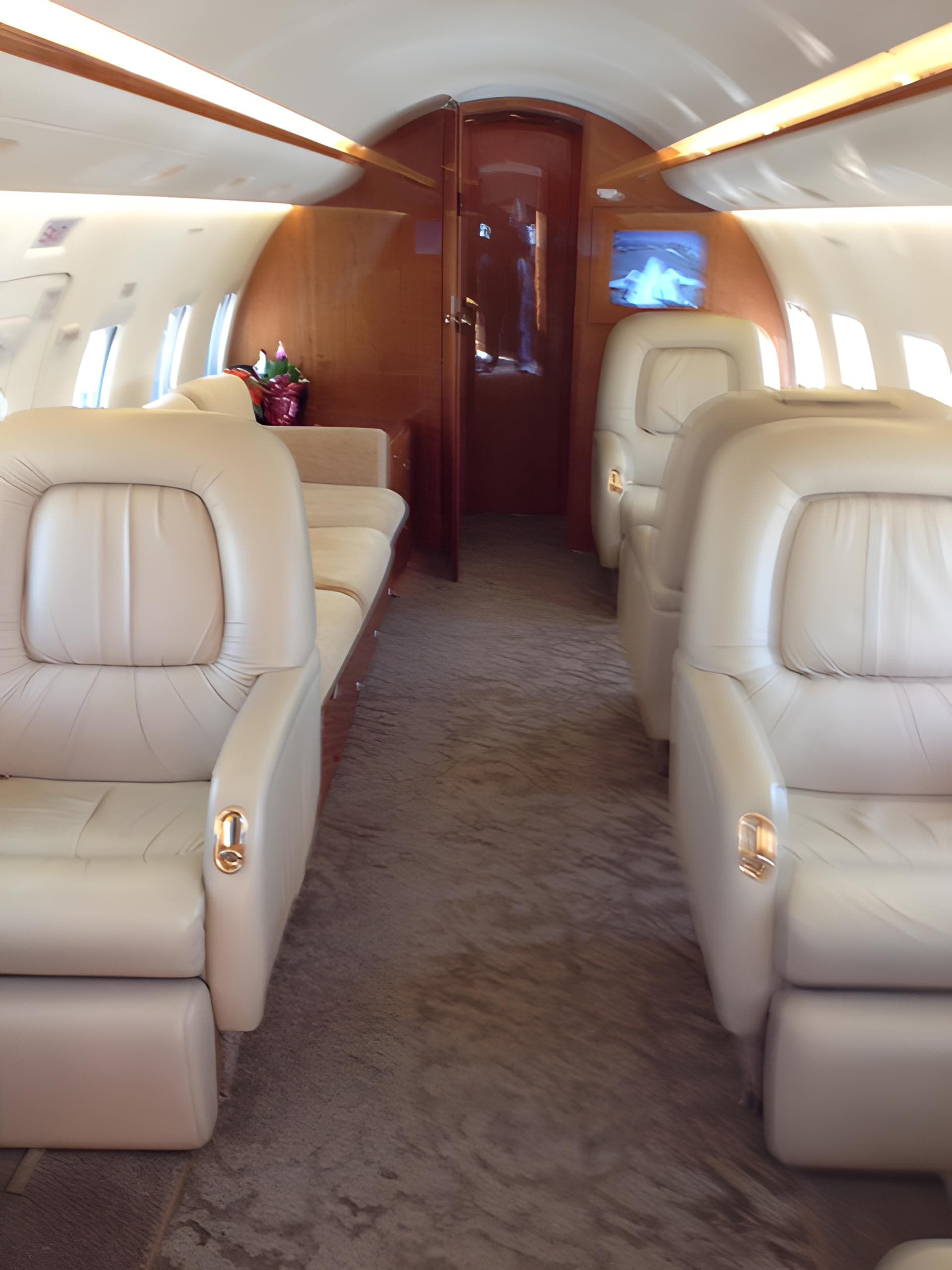 Challenger 604 N604RB
