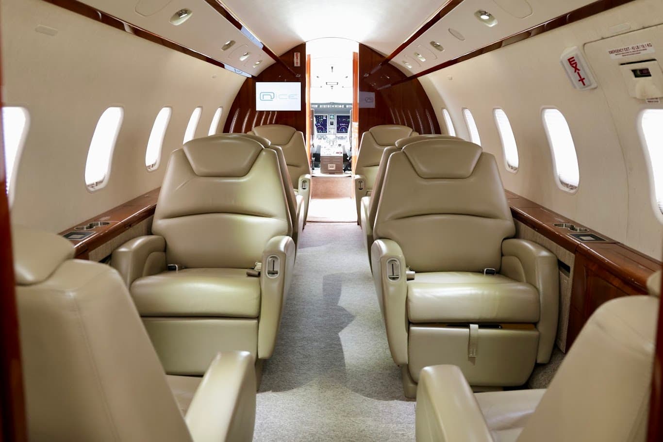 Challenger 300 N606RP