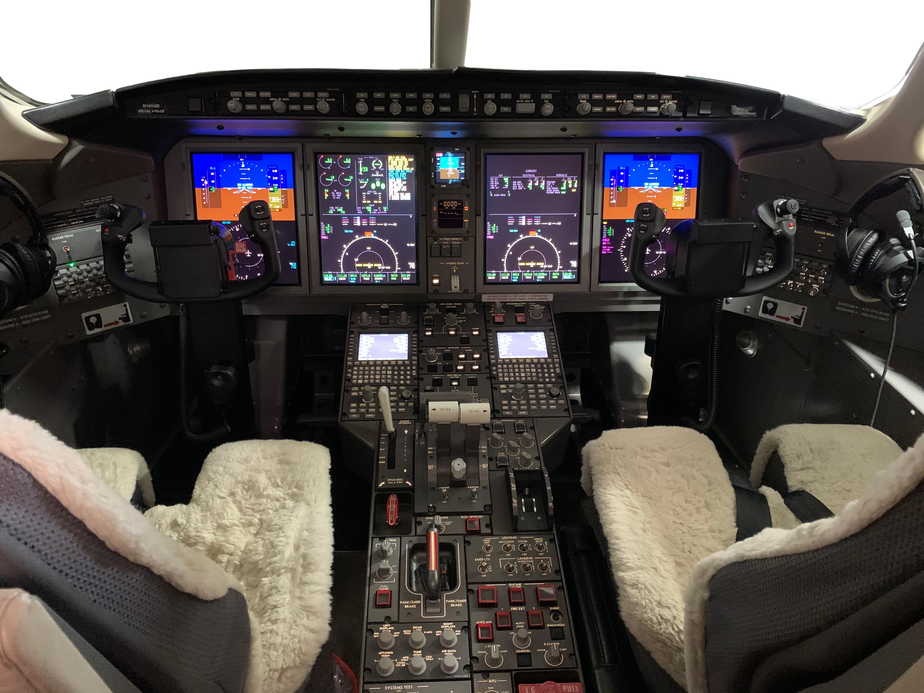 Challenger 350 N60CK