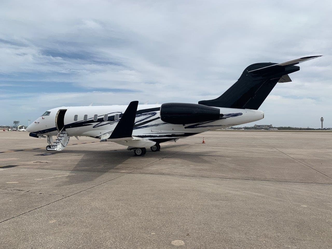 Challenger 350 N60CK