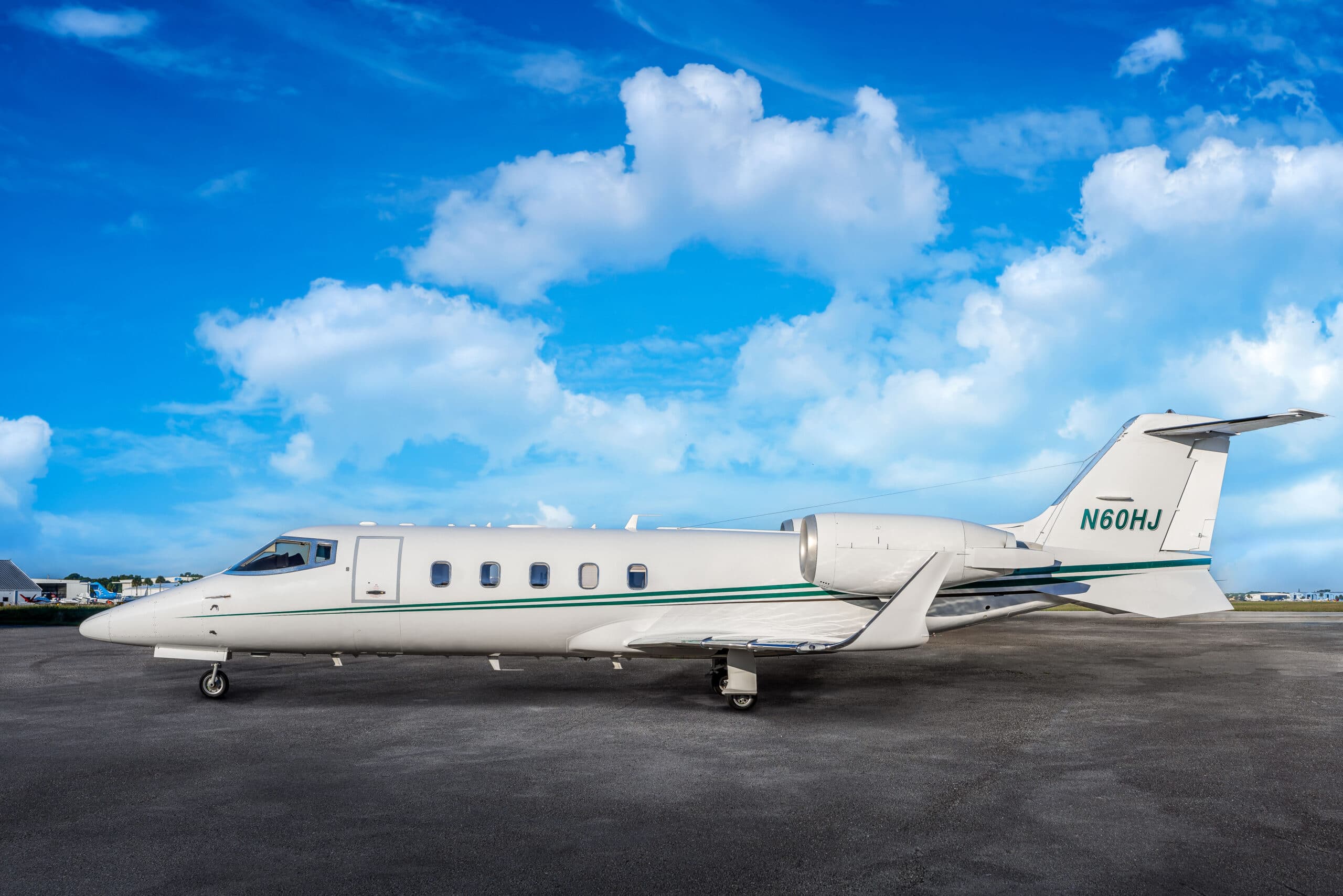 Learjet 60XR N60HJ