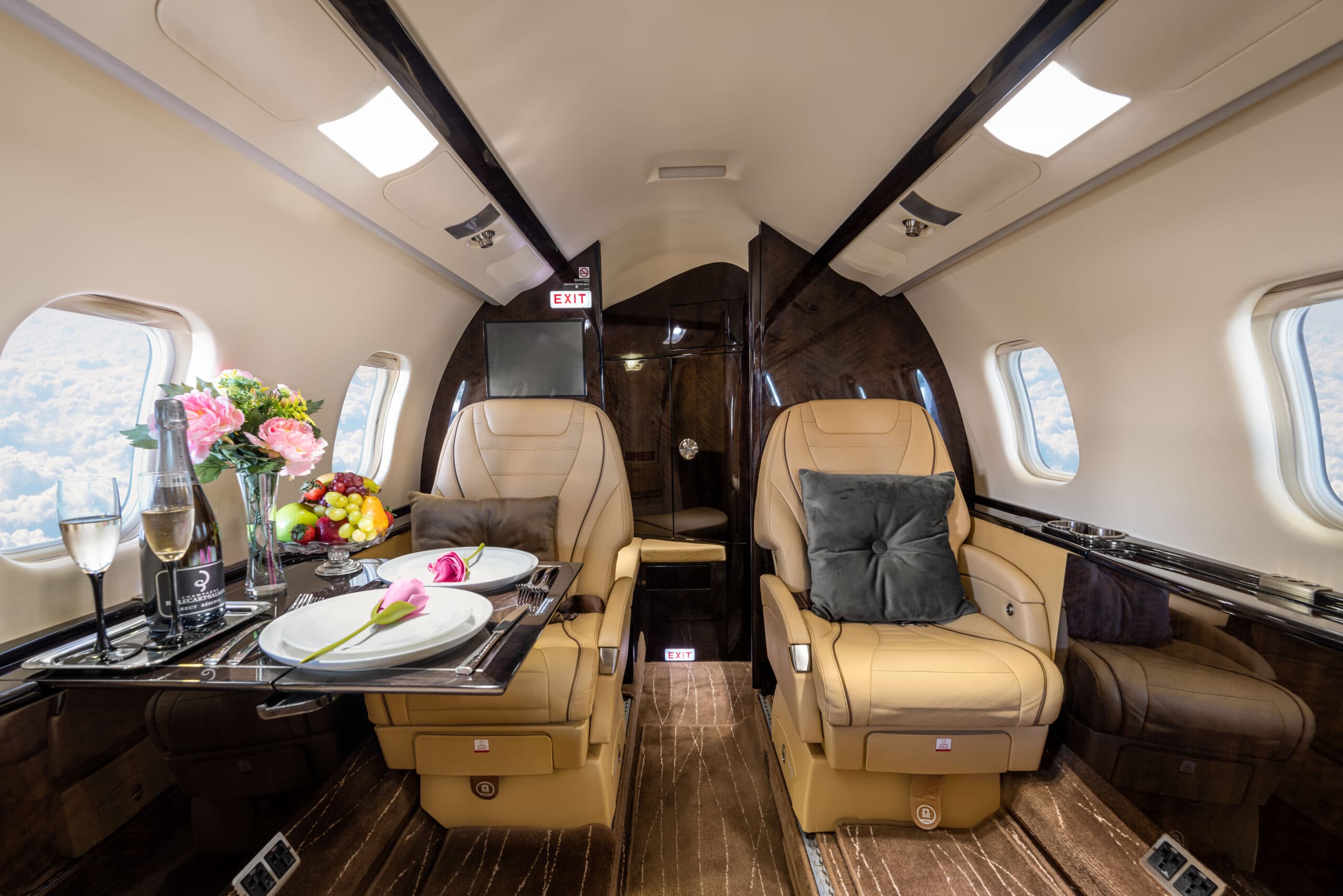 Learjet 60XR N60HJ
