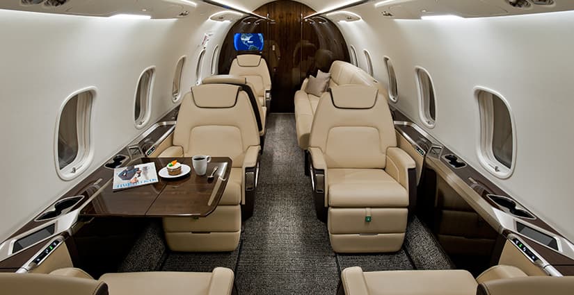 Challenger 350 N611AV
