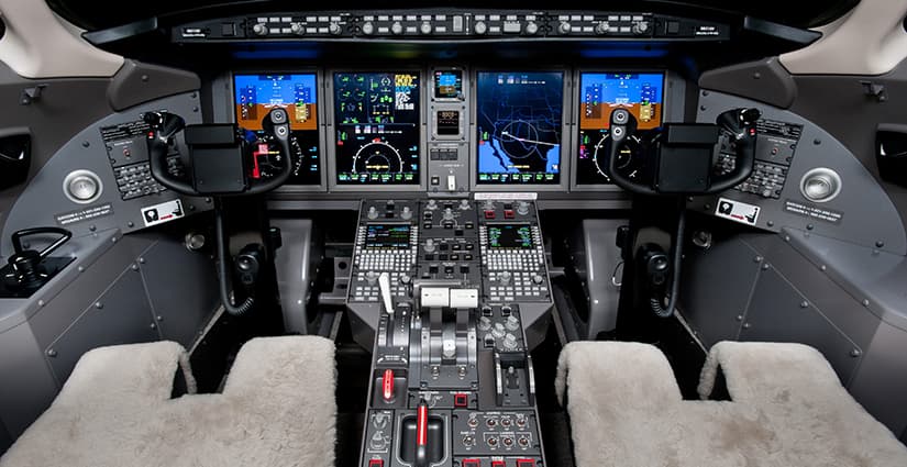 Challenger 350 N611AV