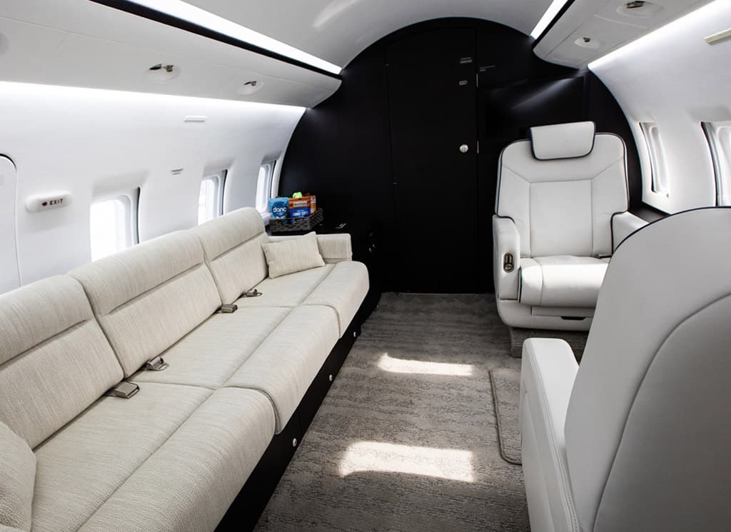 Challenger 604 N617BW