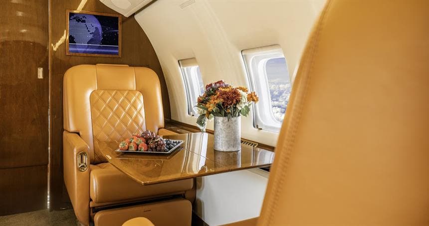 Challenger 604 N618CR