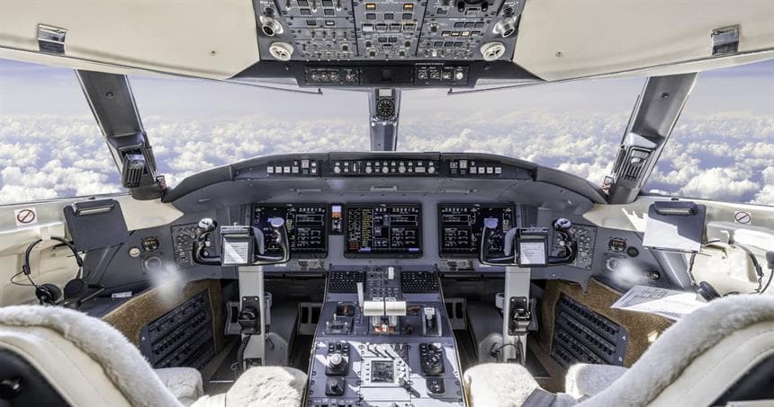 Challenger 604 N618CR