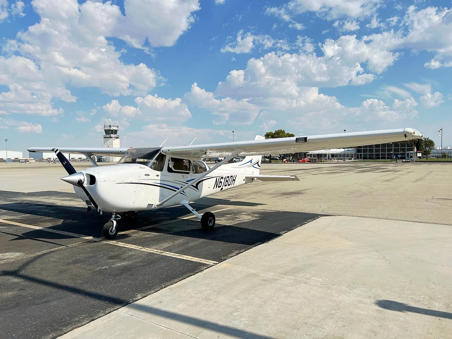 Cessna 172 N618DH