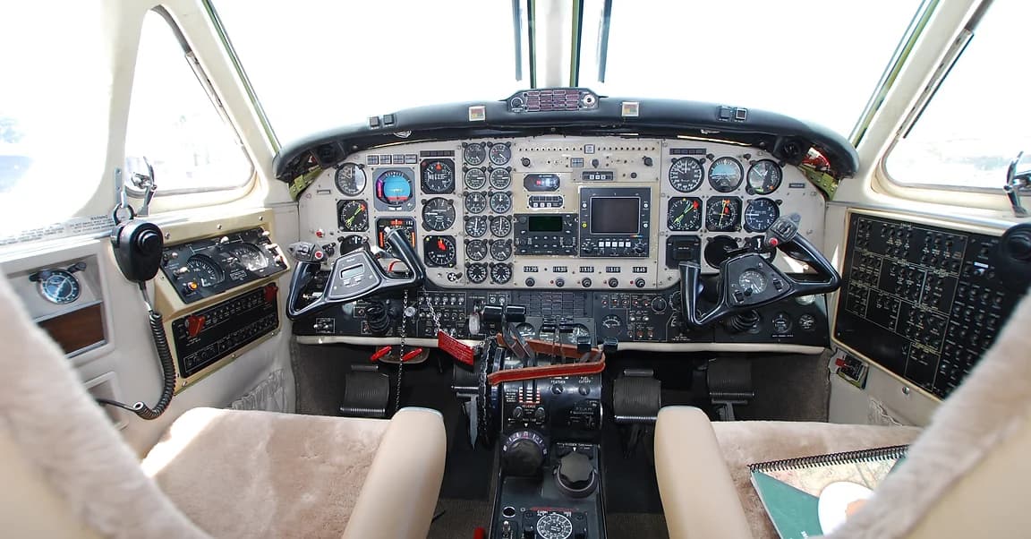 Beechcraft King Air 200 N622KM