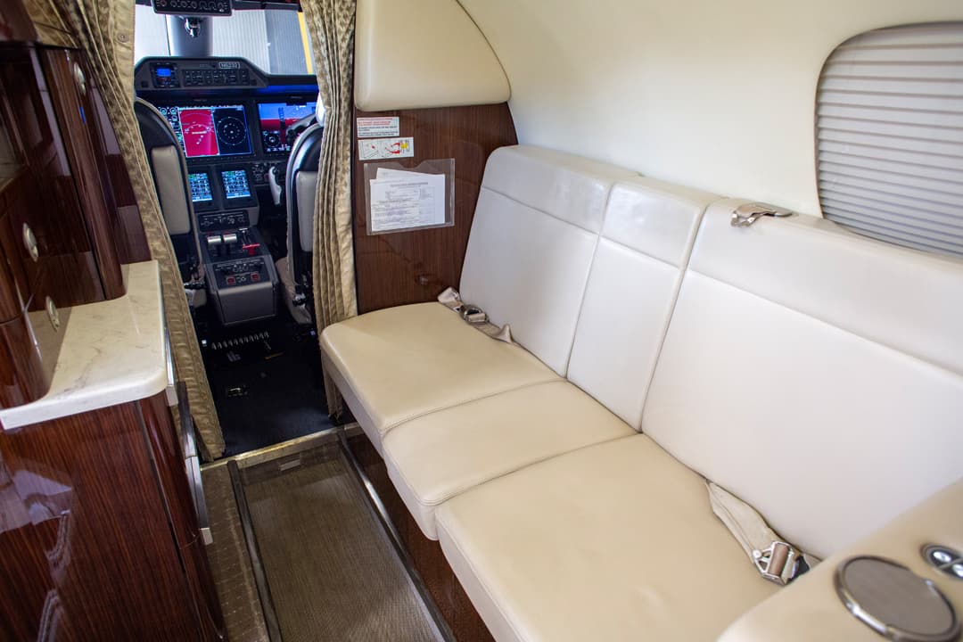 Embraer Phenom 300 N6232