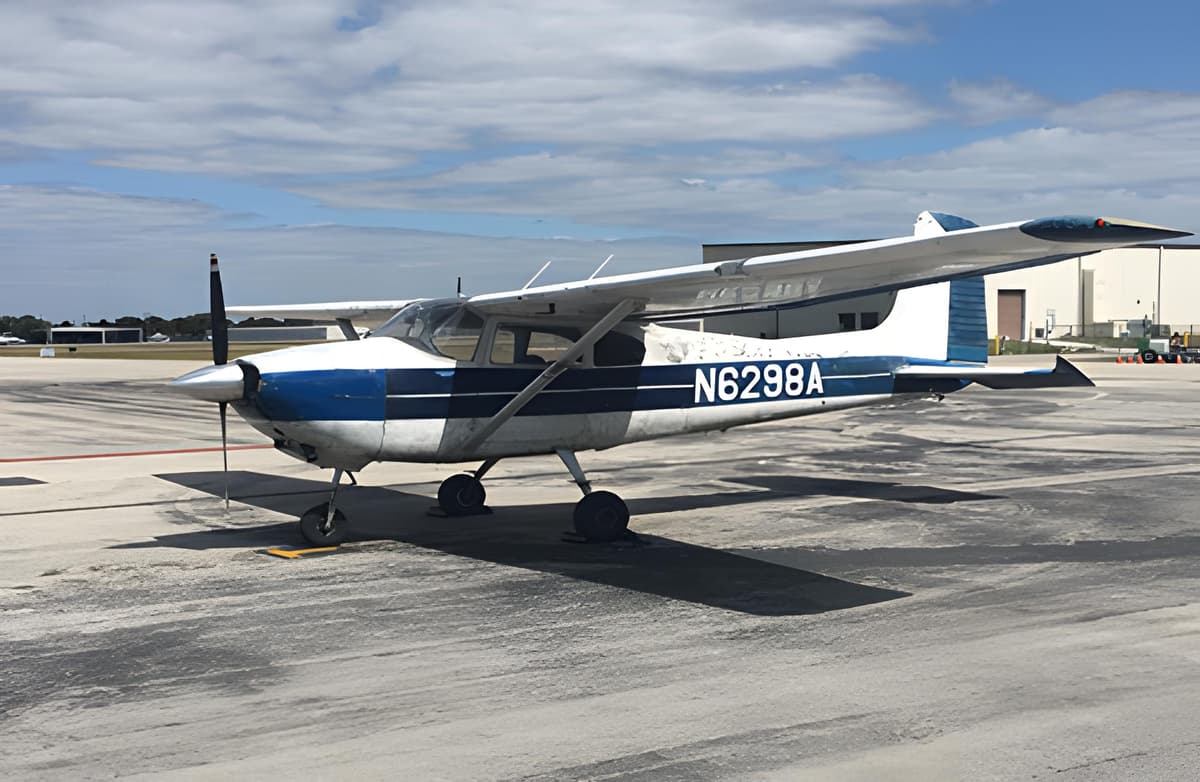 Cessna 182 N6298A